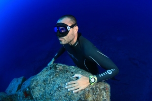 Freediver wearing Aqualung Sport Apnea Freediving Suit 3