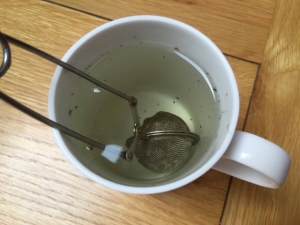 Go Freediving herbs to help equalisation plantain and eyebright tea in mug with freshly boiled water web version