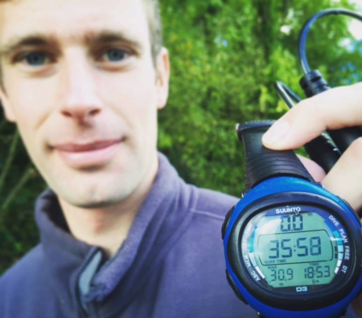 uk advanced freediving course student charlie bradford with suunto freediving computer