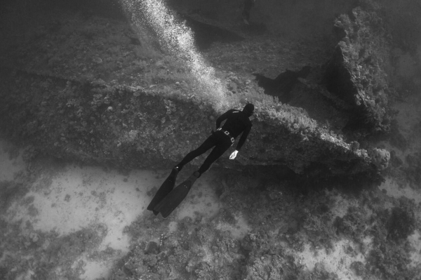 freediving and photography - Lance Sagar - b&w2