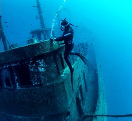 freediving and yoga holiday - freediving the wreck
